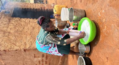 women washing dishes