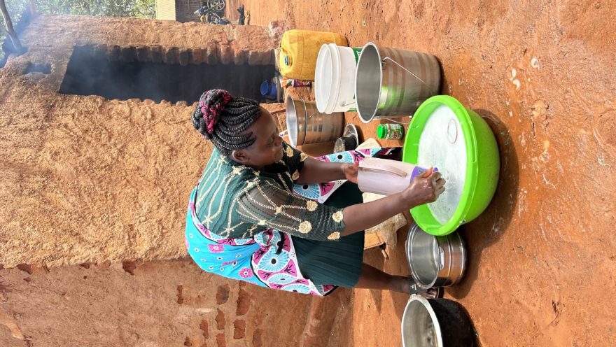 women washing dishes